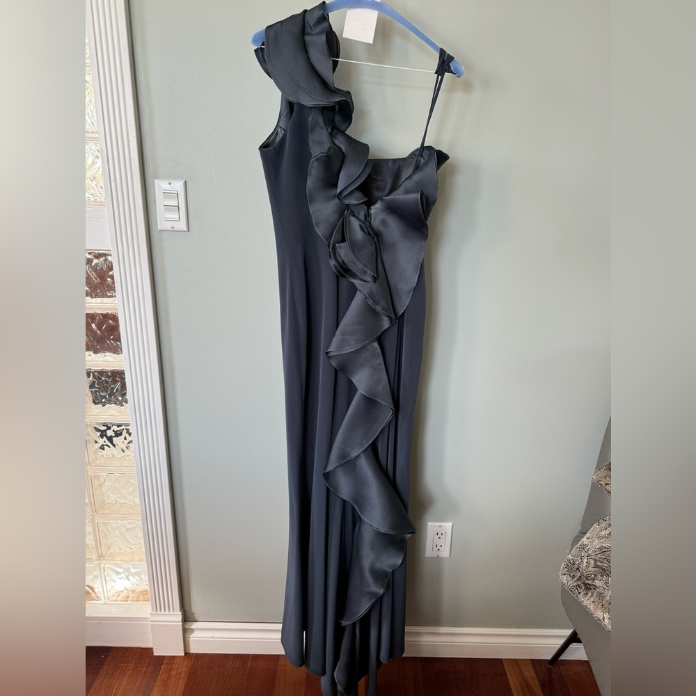 Formal Dress - Picture 4 of 5